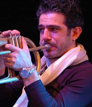 La salute della relazione tra parole e musica. reading di flavio soriga, musicato da paolo fresu