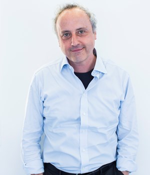 UNA RIVOLUZIONE NELLA CURA: I FARMACI A RNA PER LA MEDICINA DI PRECISIONE